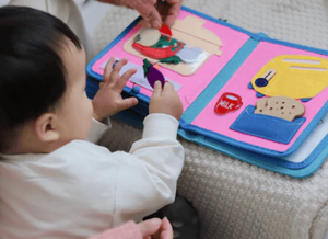 The Montessori Teacher's Guide: Busy Books in the Prepared Environment